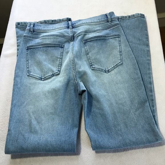 J McLaughlin womens 6 Clearwater light indigo front seam slight flare jeans - Picture 8 of 12
